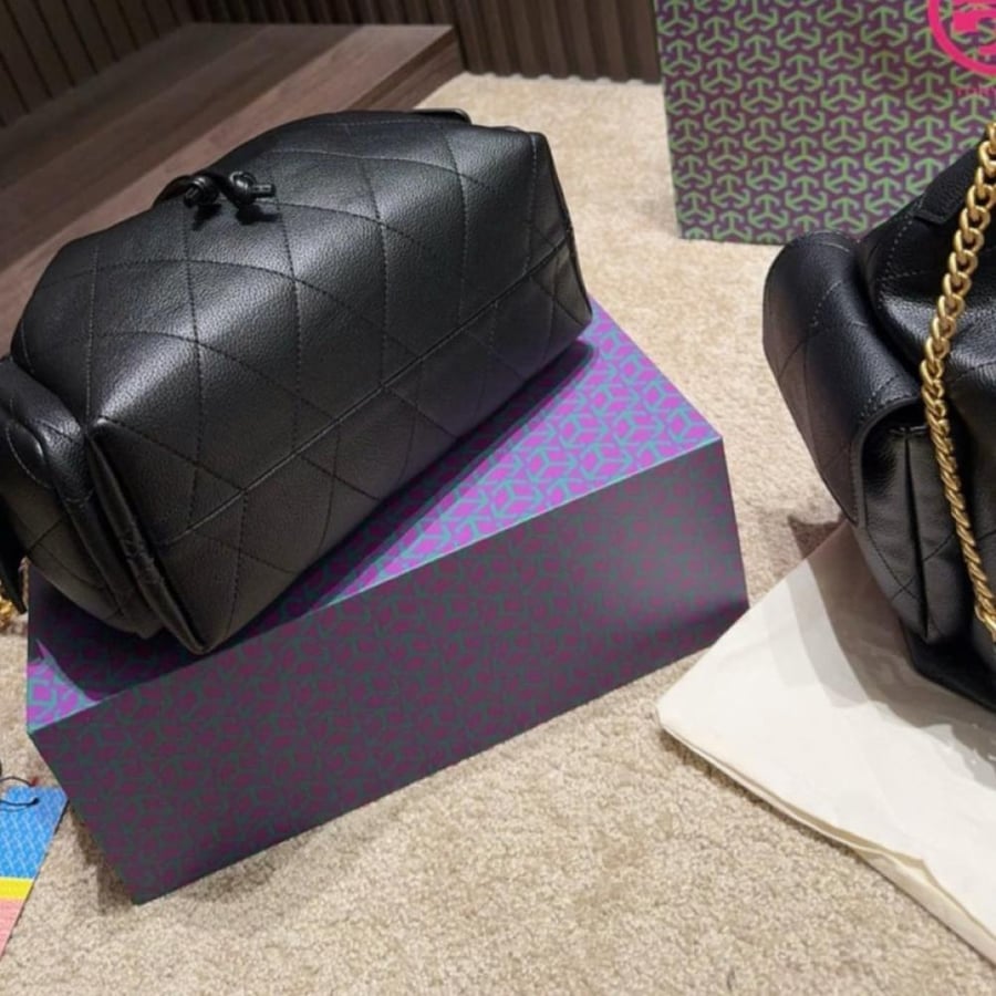 Tory Burch Charlie Quilted Drawstring Bucket جلد