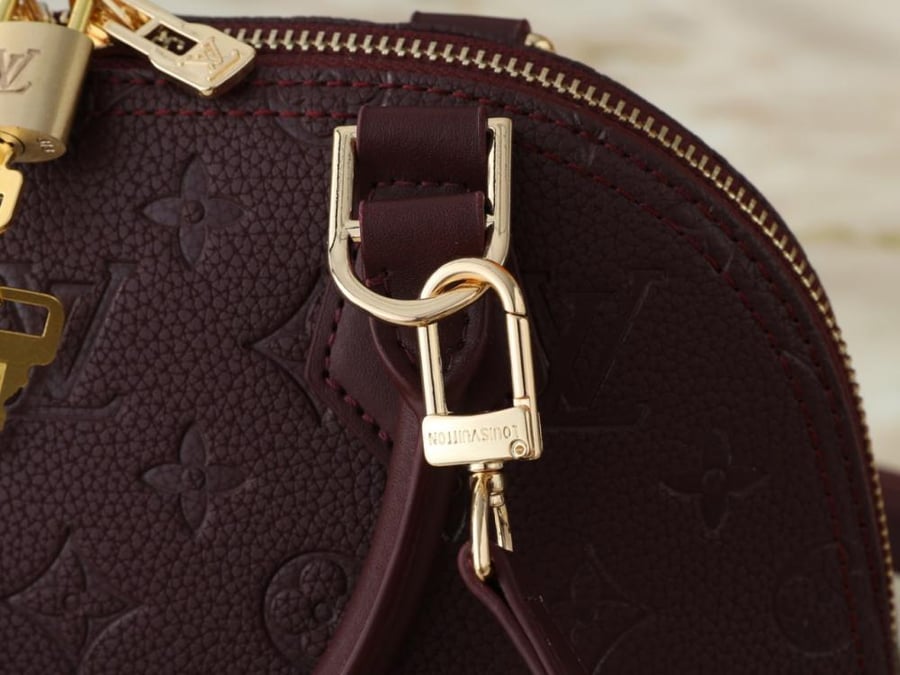 Lv BB alma red wine مطفي