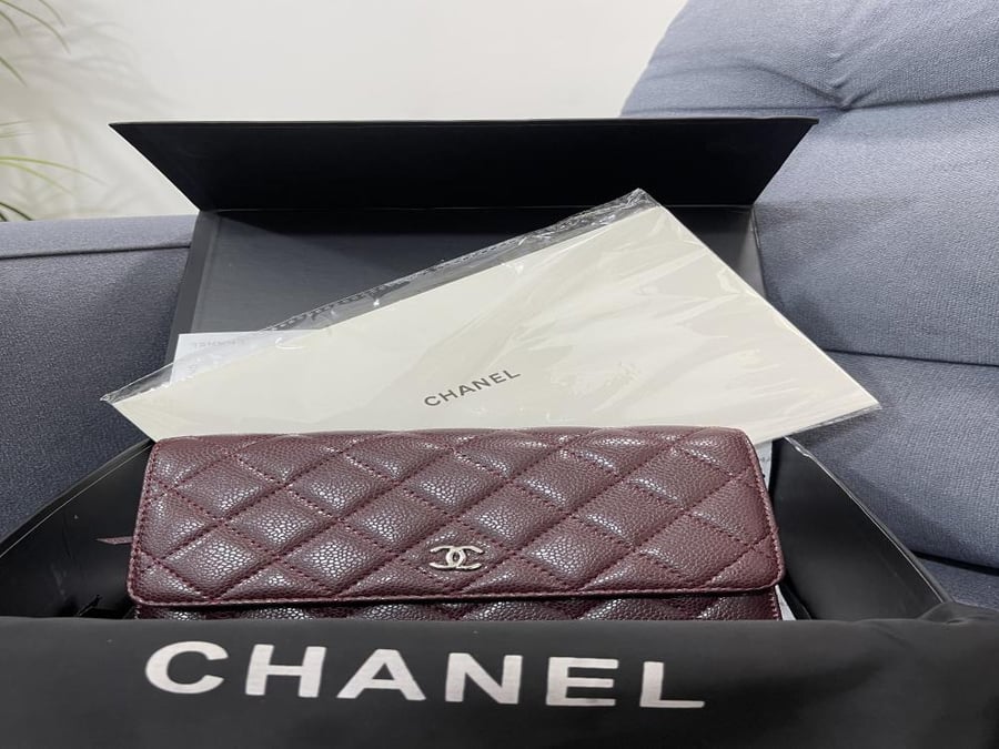 Chanel caviar rind wine