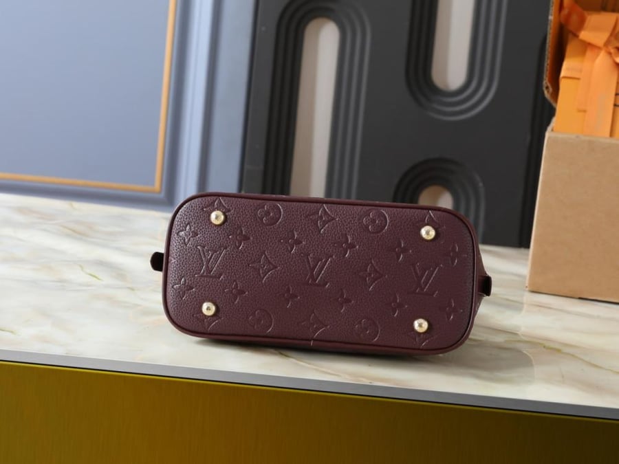 Lv BB alma red wine مطفي