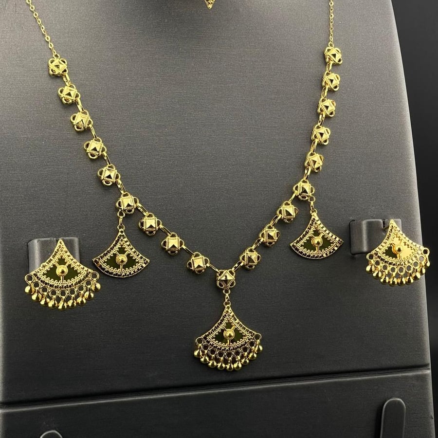طقم ذهب عيار 21 وزن 12.36