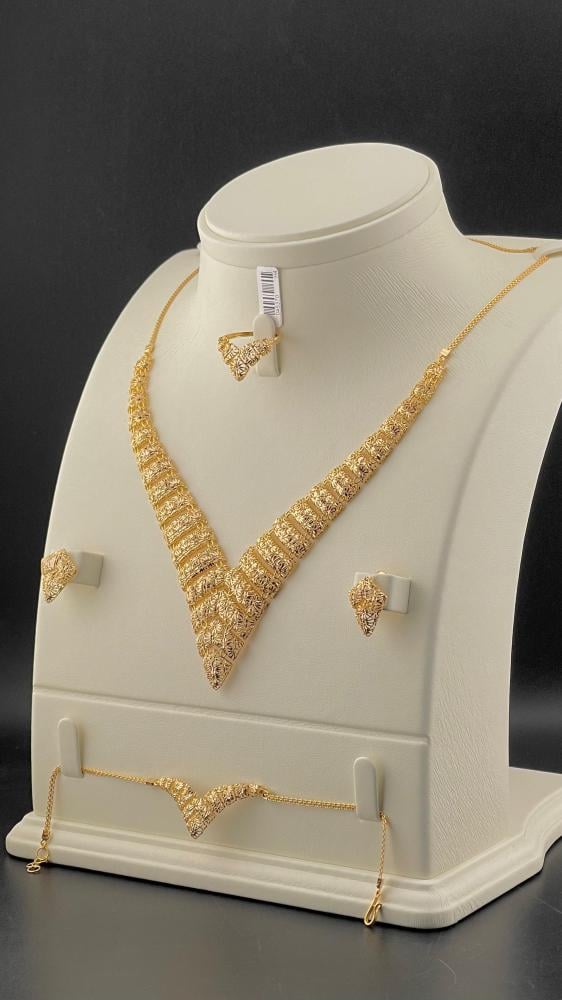 ارقي طقم ذهب للعروس عيار 21 بتصميم انيق وزن 30.25 جرام
