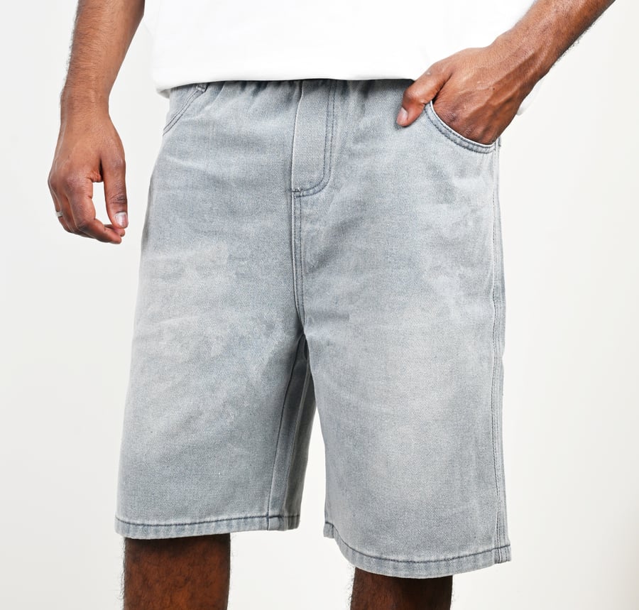 Elegant "Modern Jeans" shorts with a wide fit
