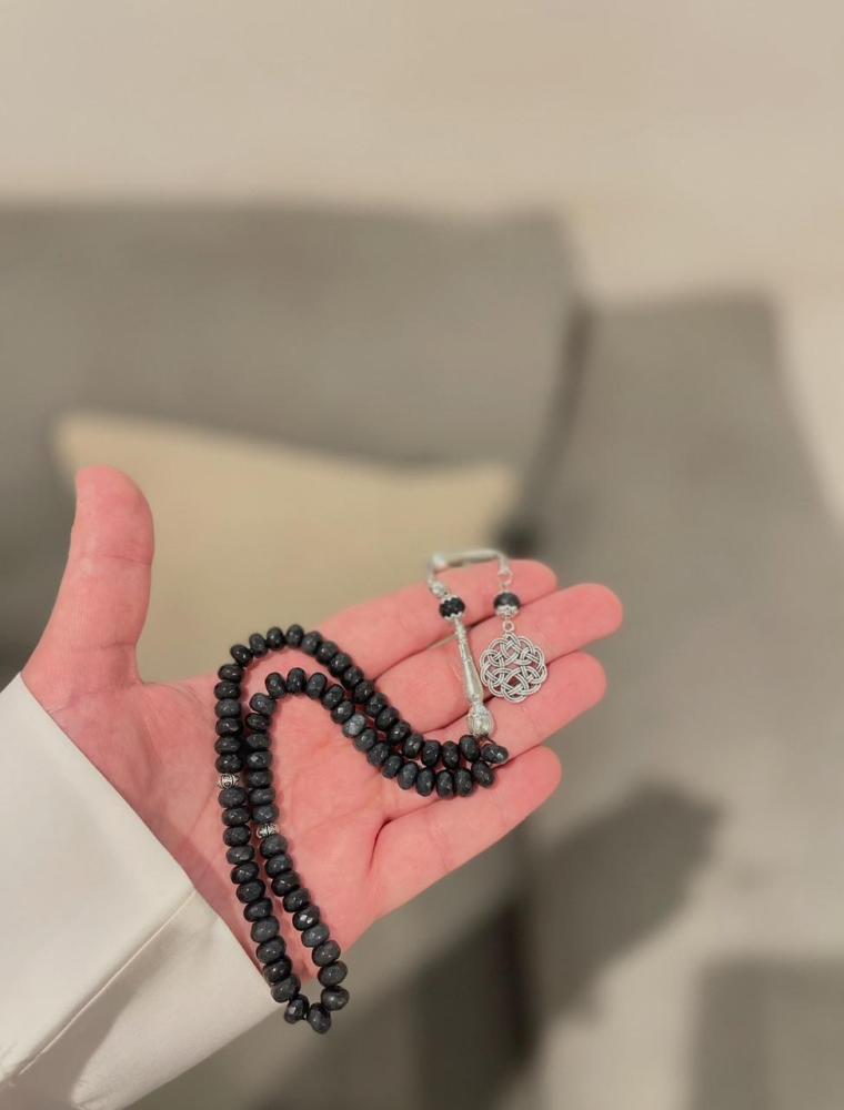 عقيق ذروي اسود