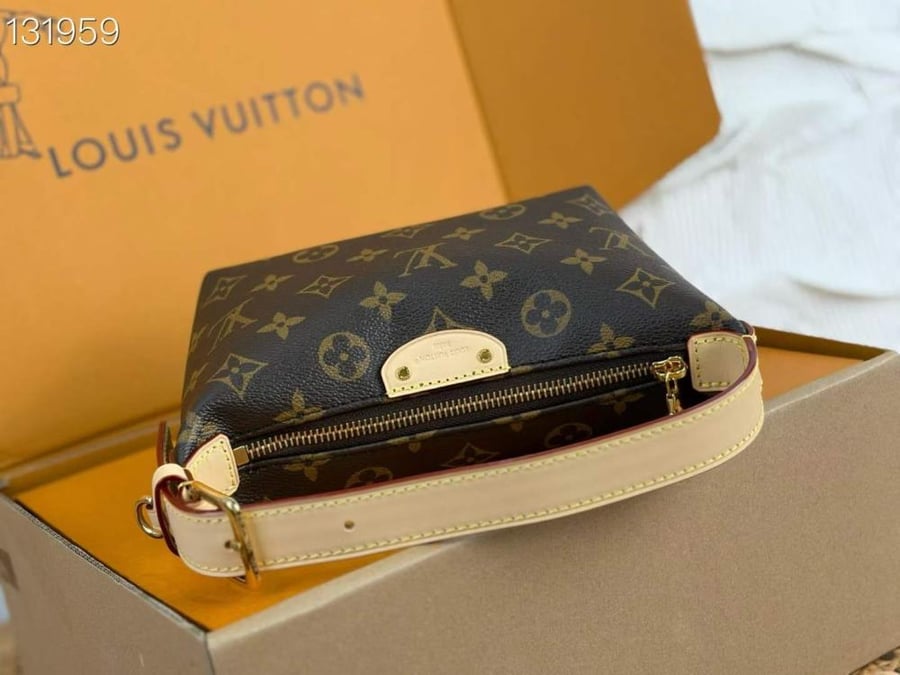 شنطة لوي فيتون بوشيت هيلز 18.5 cm