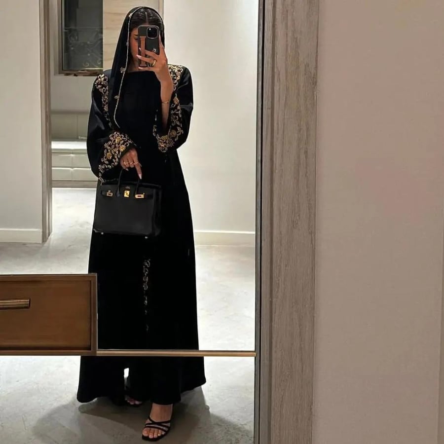 عبايات-بنات-سوداء