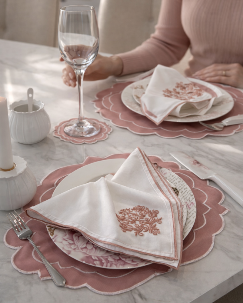 طقم مفارش سفرة مطرز Royal Pink