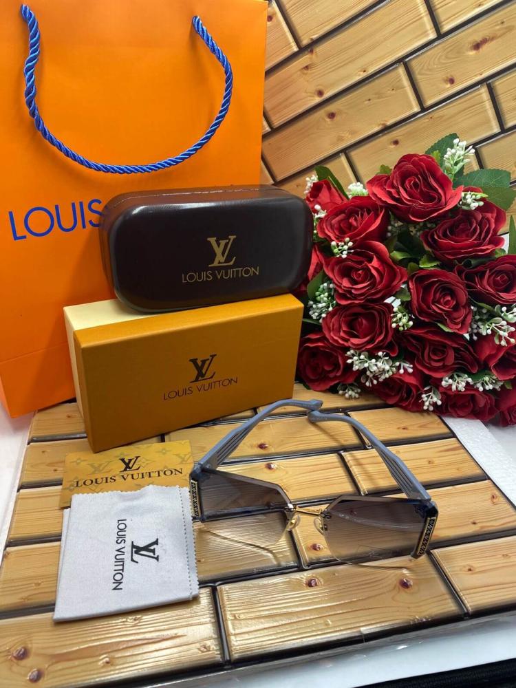 هدية فاخرة من نظارات Louis Vuitton الرمادية بالسعودية من رومانتك شوب