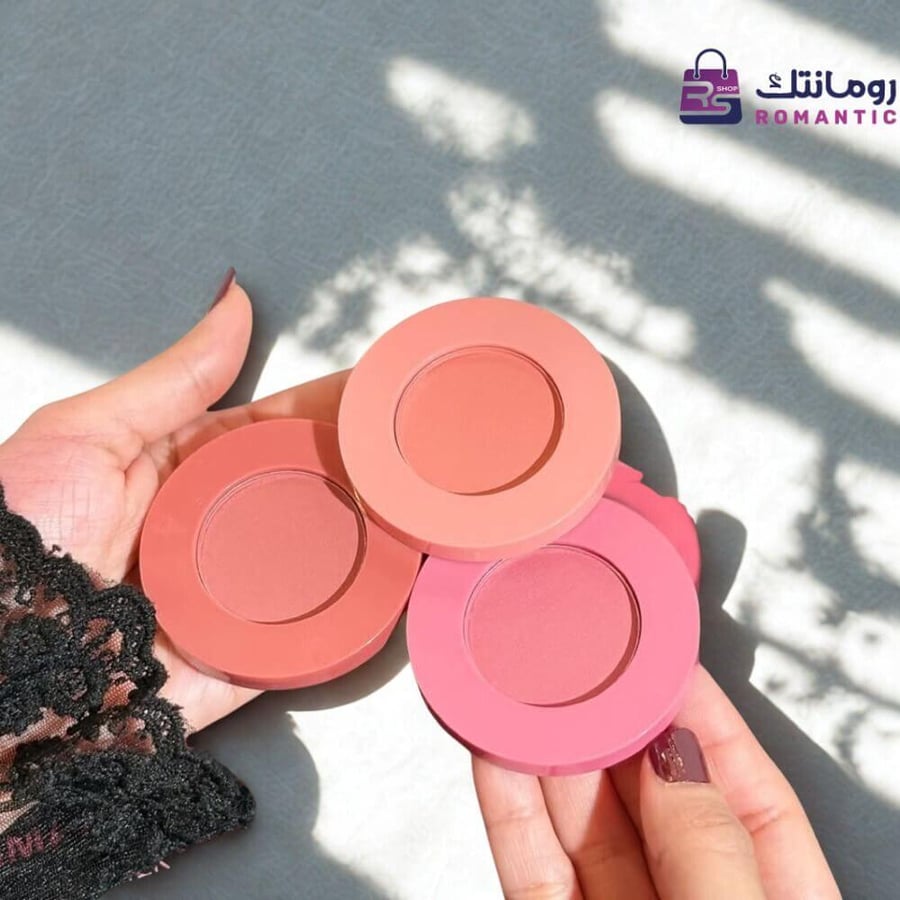 منتج ريـل بيوتي بلاشر ستاكس المغناطيسي لتحديد الخدود مع سهولة التقديم