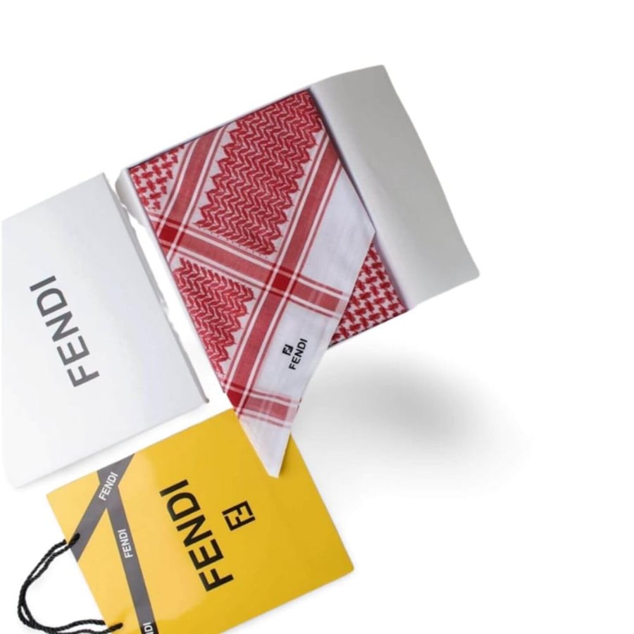 شماغ فندي Fendi مقاس 58 أحمر وأبيض بالملحقات رومانتك شوب الرياض