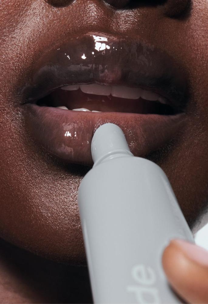 طقم العناية بالبشرة للفترة الصباحية ( the wake up kit ) هايلي رود من RHODE