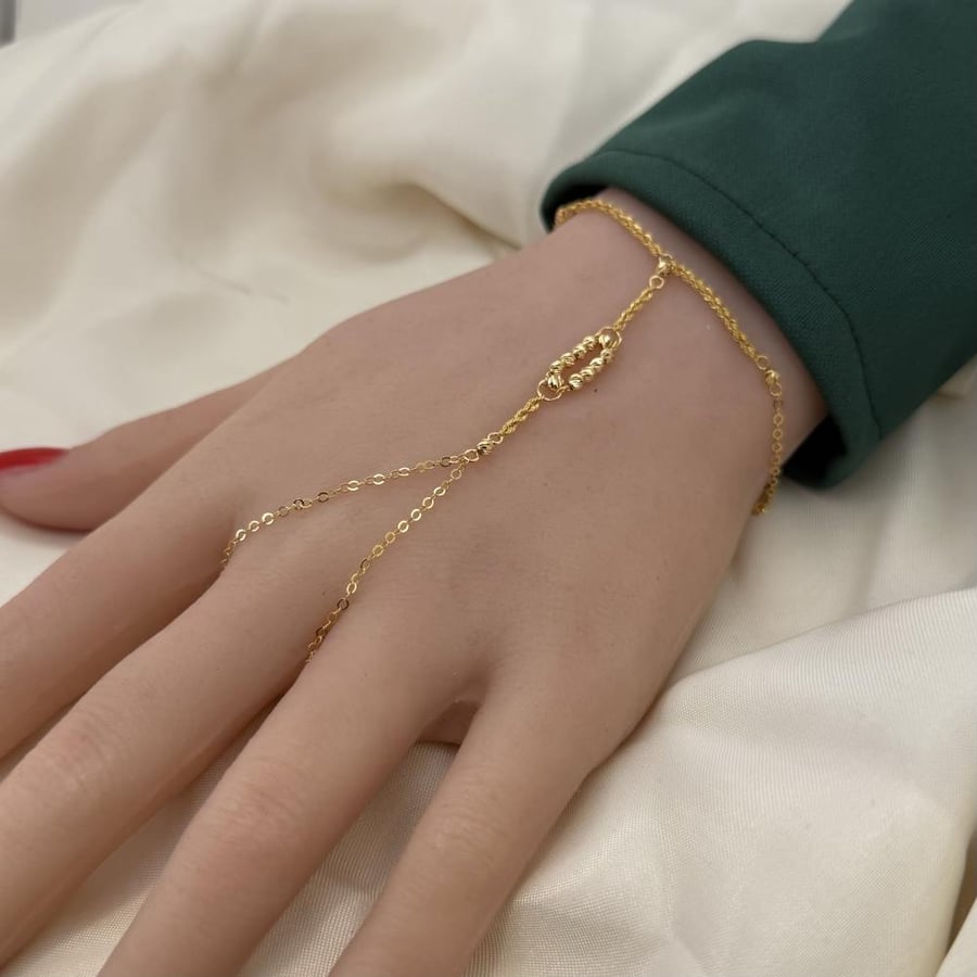 A bracelet of 21 karat