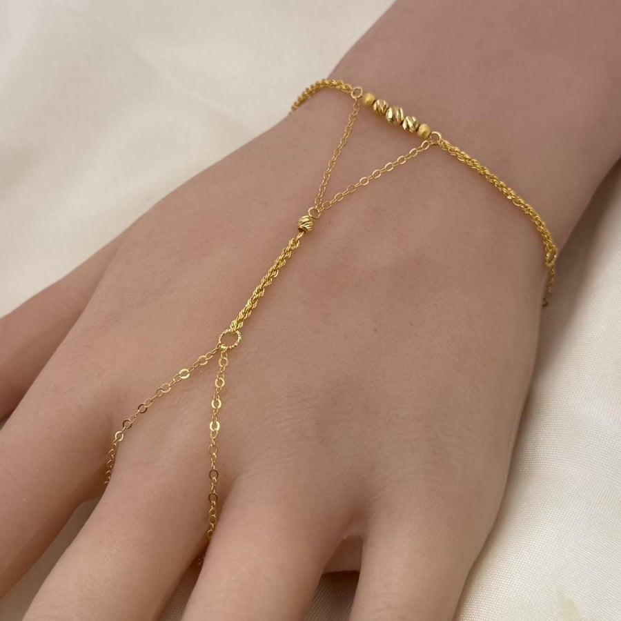 A bracelet of 21 karat