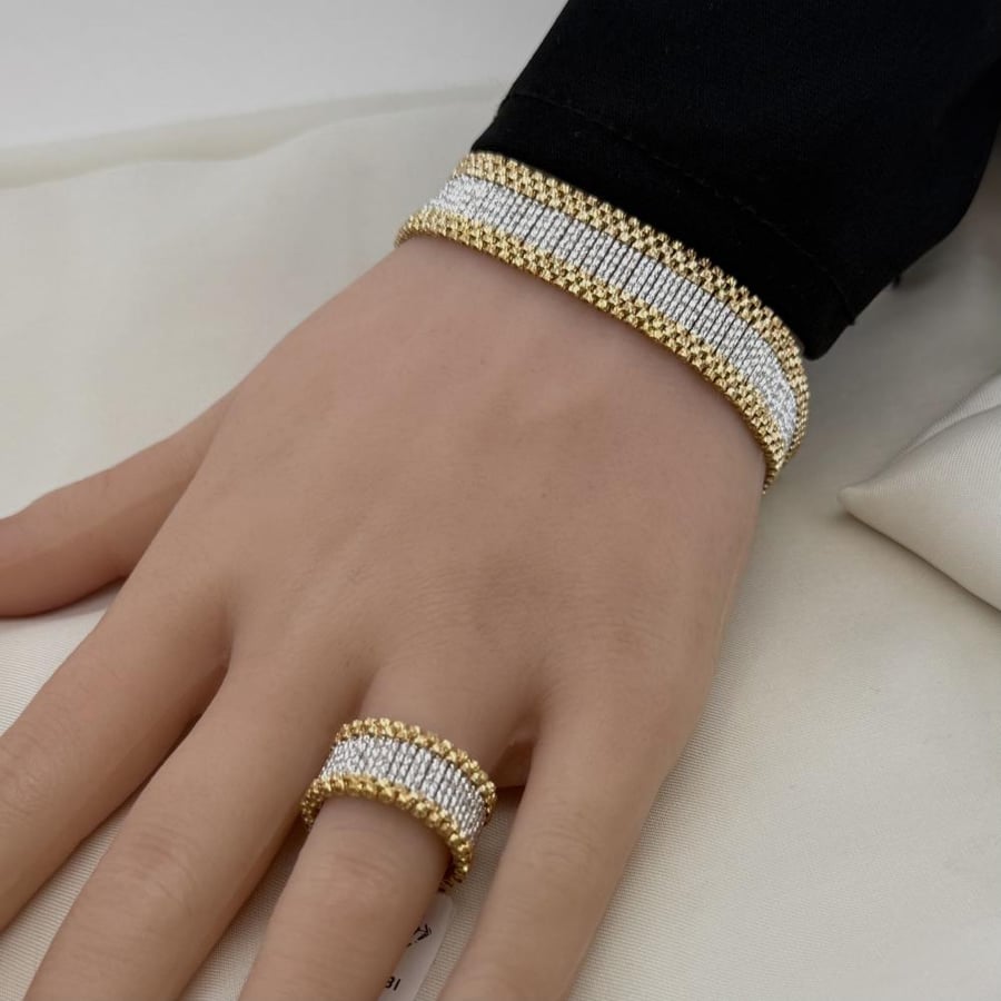 Bracelet with her ring, Italian, 21 karat