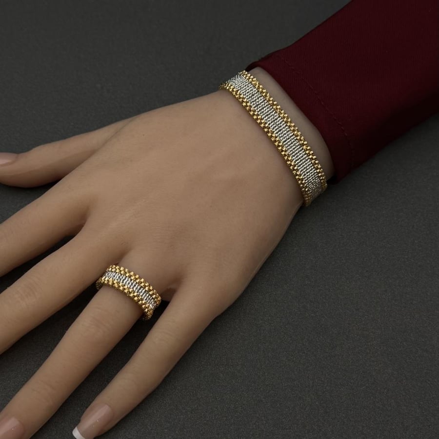 سواره مع خاتمها إيطاليه عيار 21