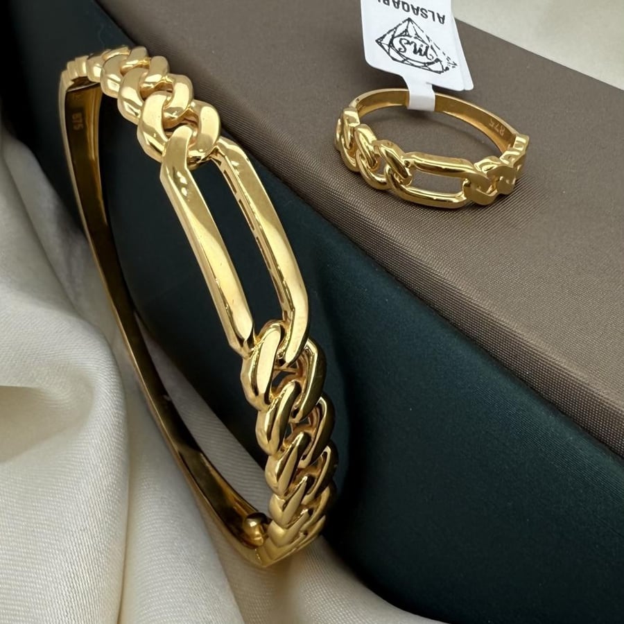 Italian bracelet with its 21-karat ring