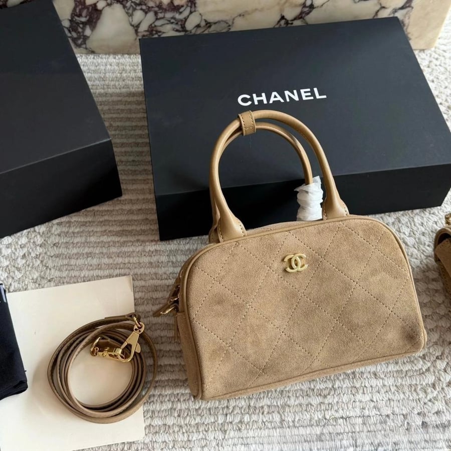حقيبة Chanel Mini Bowling