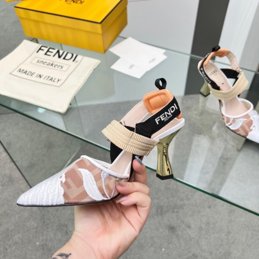 كعب Fendi Colibrì