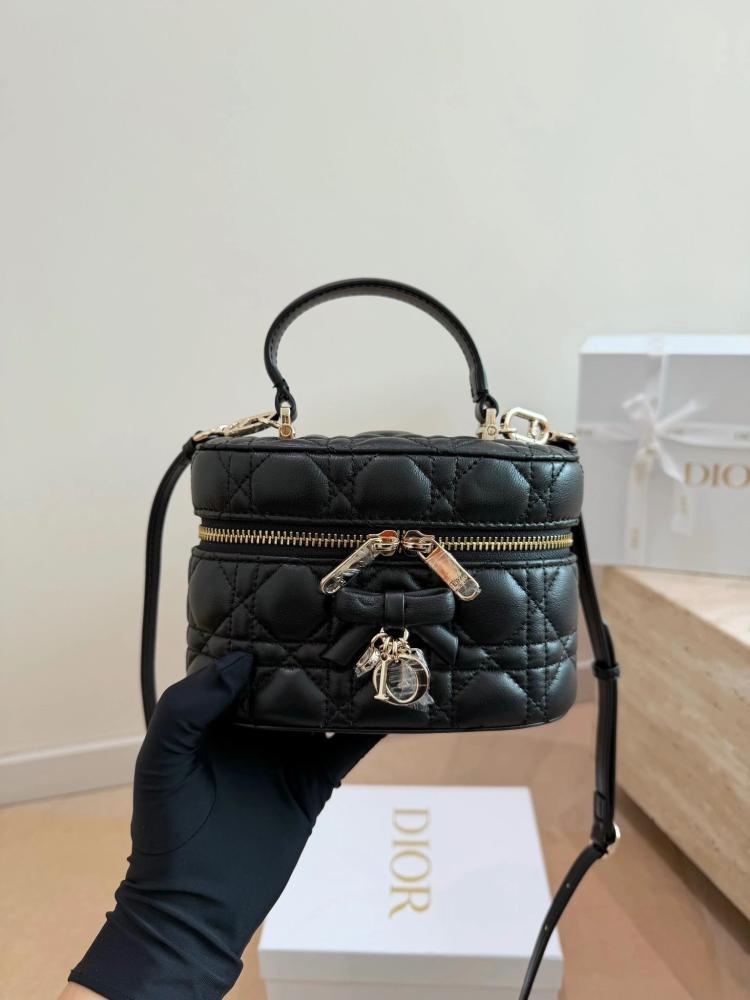 حقيبة Dior Mini Vanity