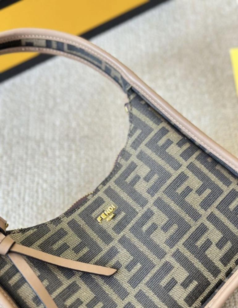حقيبة Fendi Cookie FF Monogram
