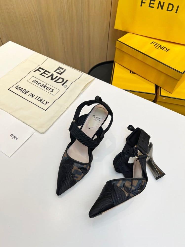 كعب Fendi Colibrì