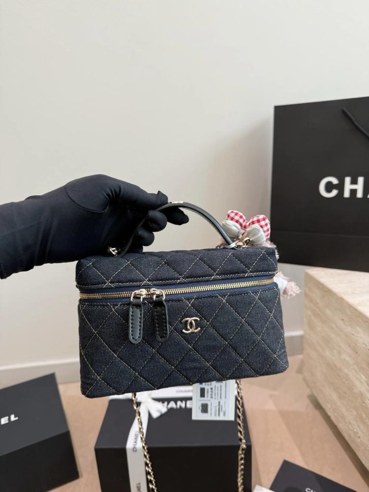 حقيبة Chanel Denim Vanity