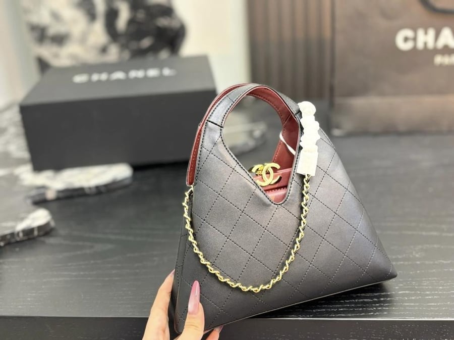 حقيبة Chanel Hobo
