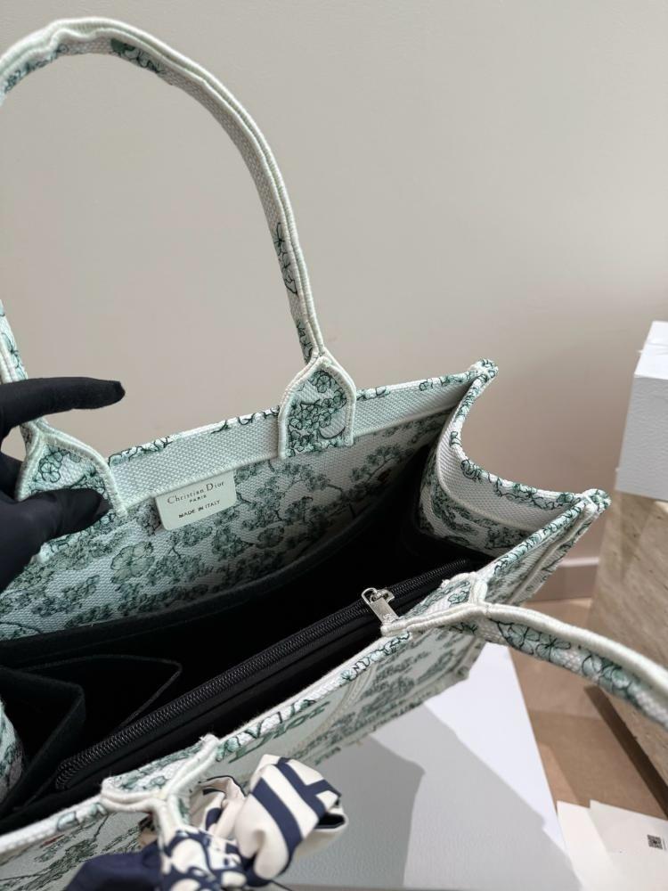حقيبة Dior Book Tote