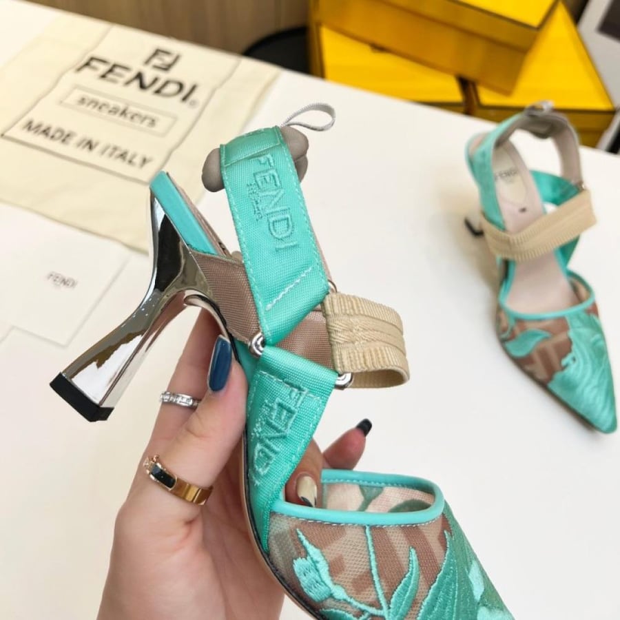 كعب Fendi Colibrì