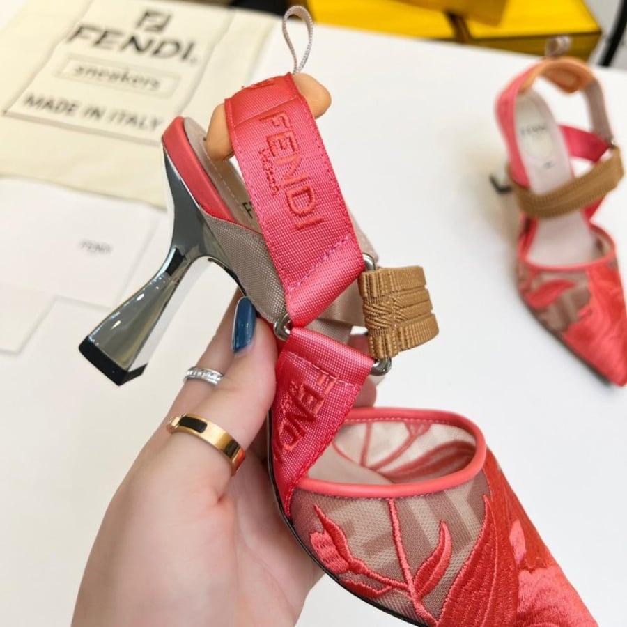 كعب Fendi Colibrì