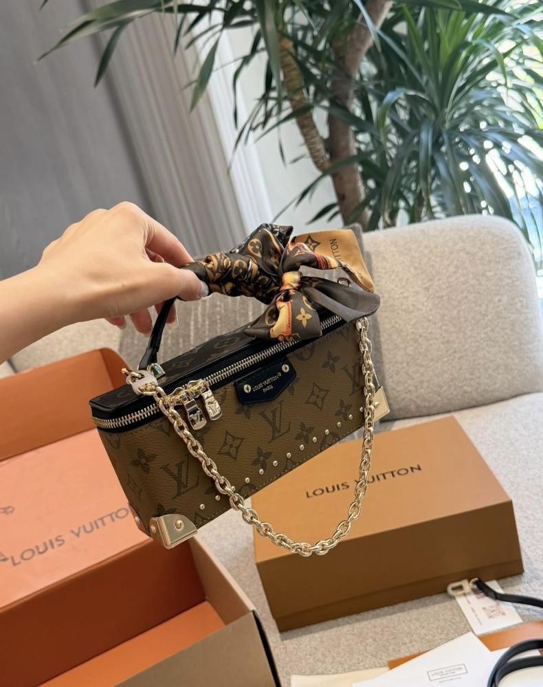 حقيبة Louis Vuitton Vanity Pouch Trunk