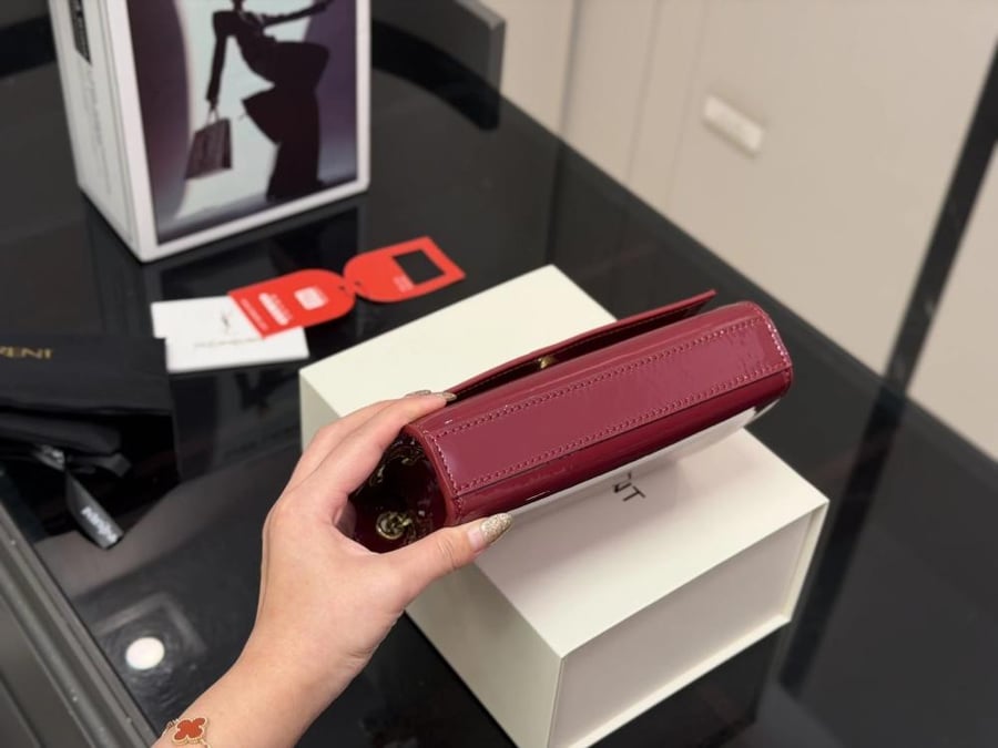 حقيبة Saint Laurent Envelope
