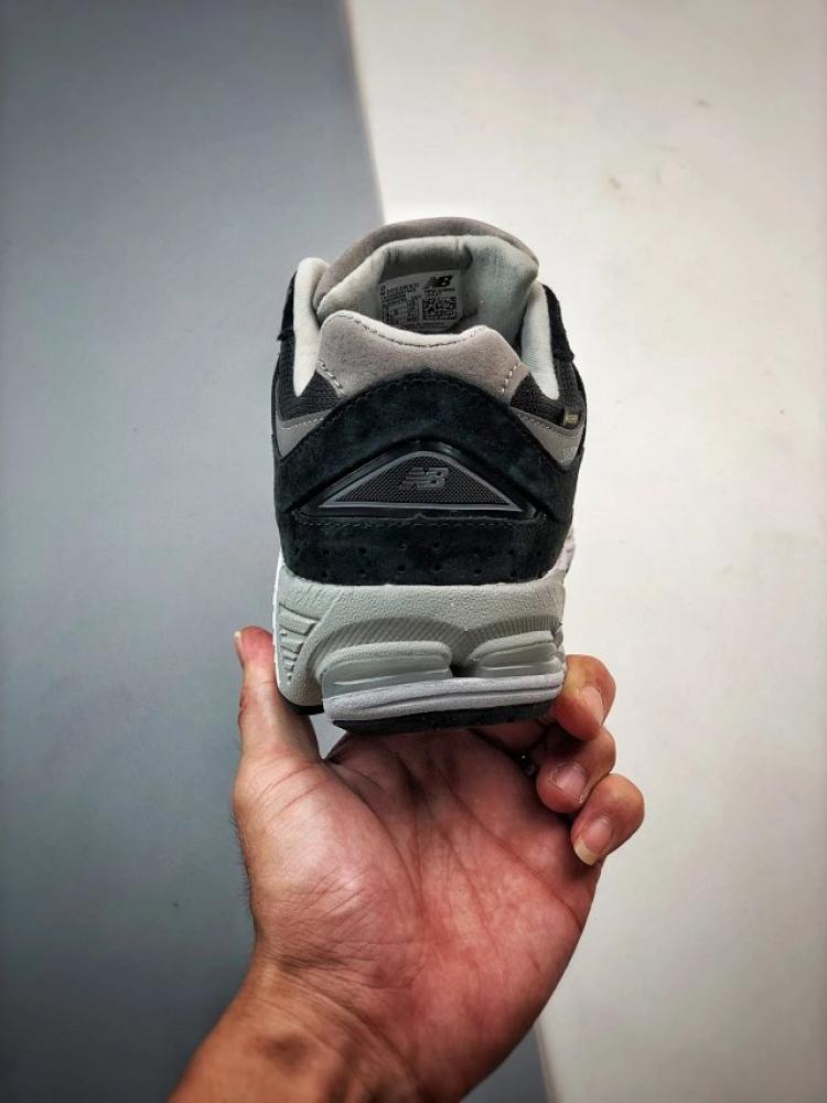 شوز New Balance 2002R