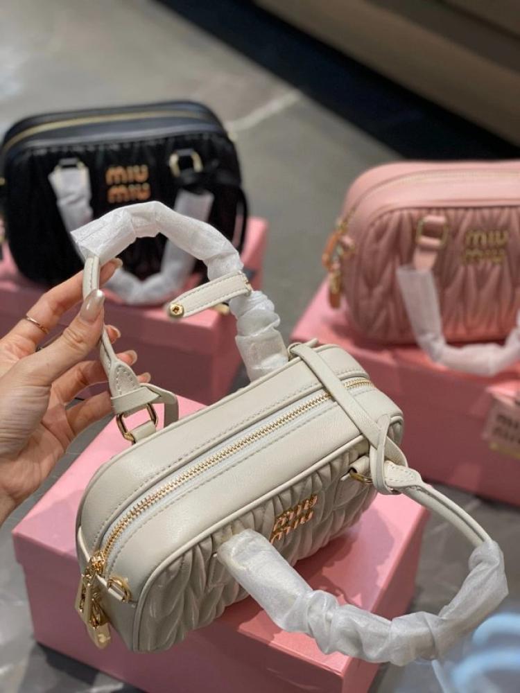 حقيبة Miu Miu Bowling