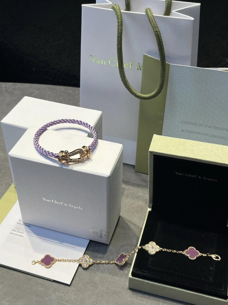 طقم Van Cleef & Arpels