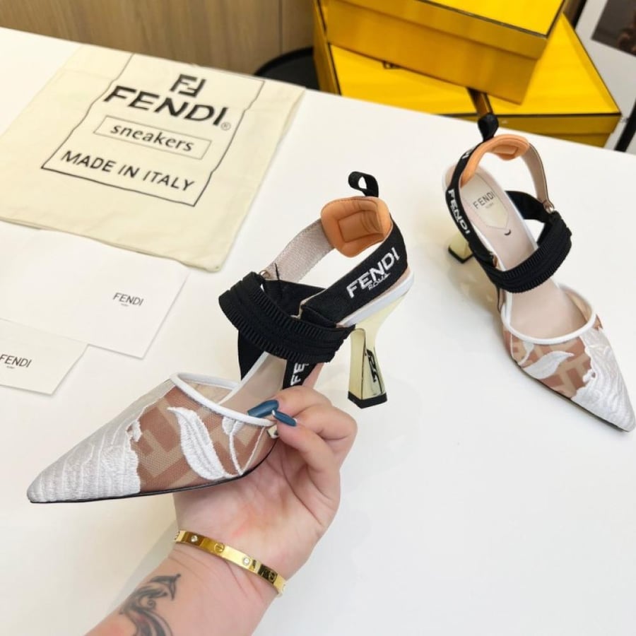 كعب Fendi Colibrì