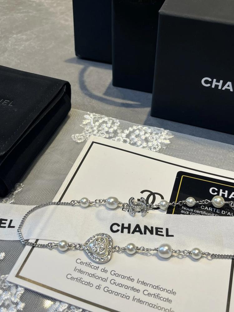قلادة Chanel Classic Logo & Pearl Necklace