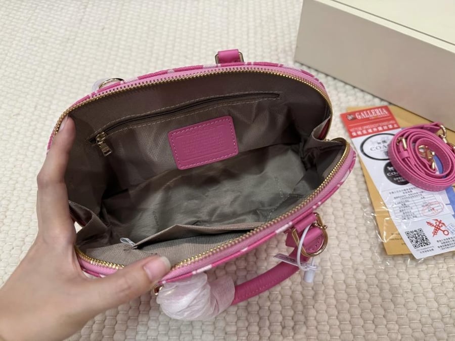 حقيبة Coach Sabrina Satchel