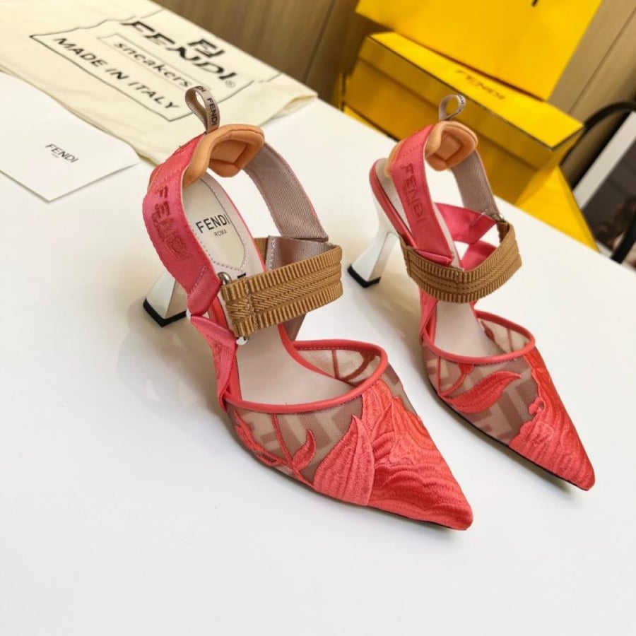 كعب Fendi Colibrì