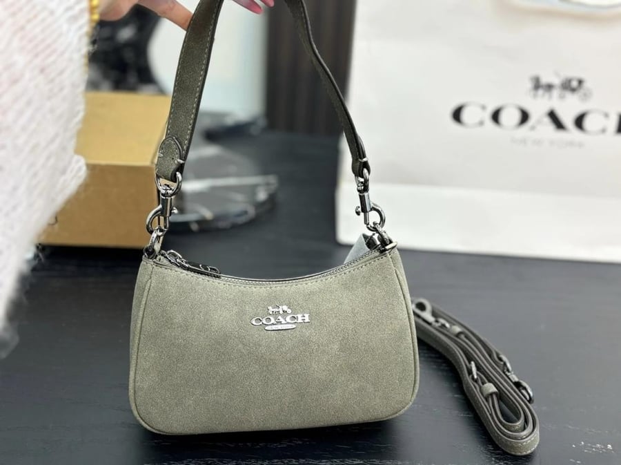 حقيبة Coach Suede Shoulder