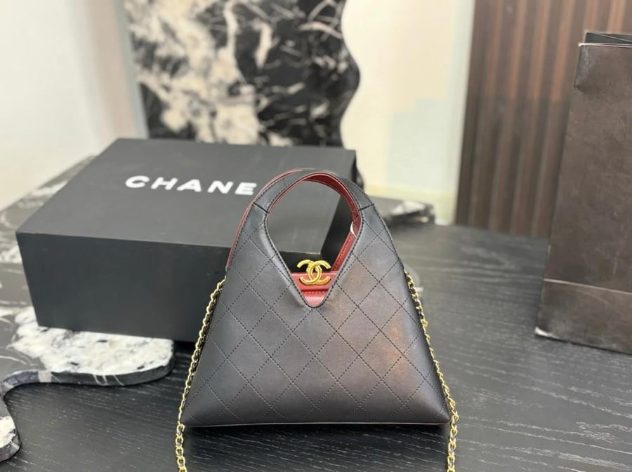 حقيبة Chanel Hobo