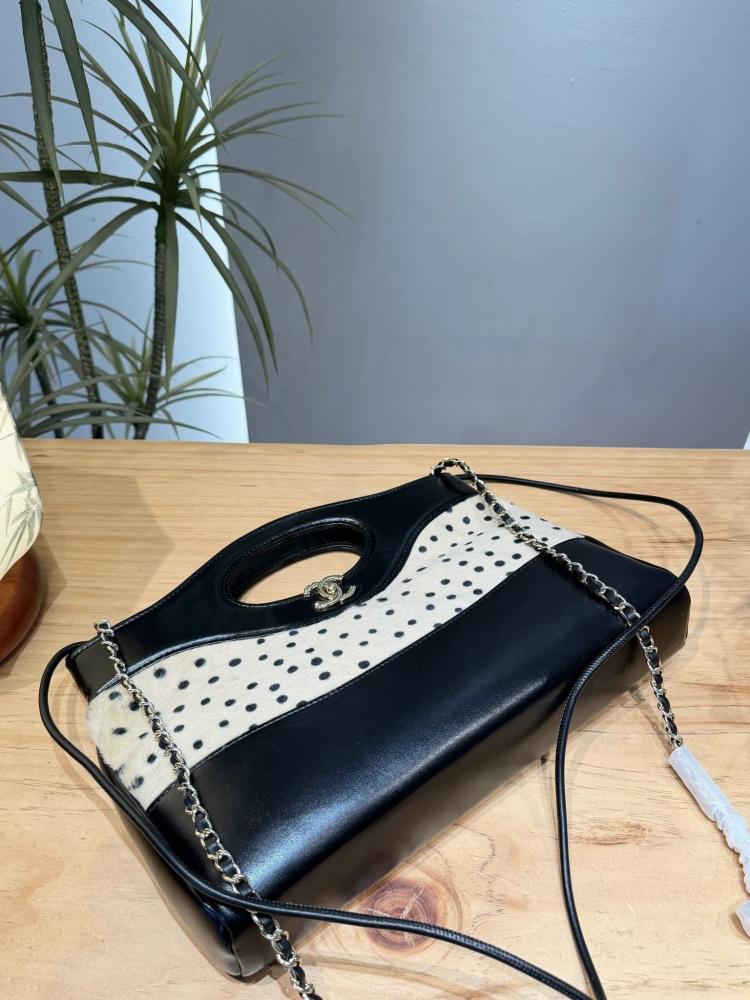 حقيبة Chanel 31 Shopping Tote