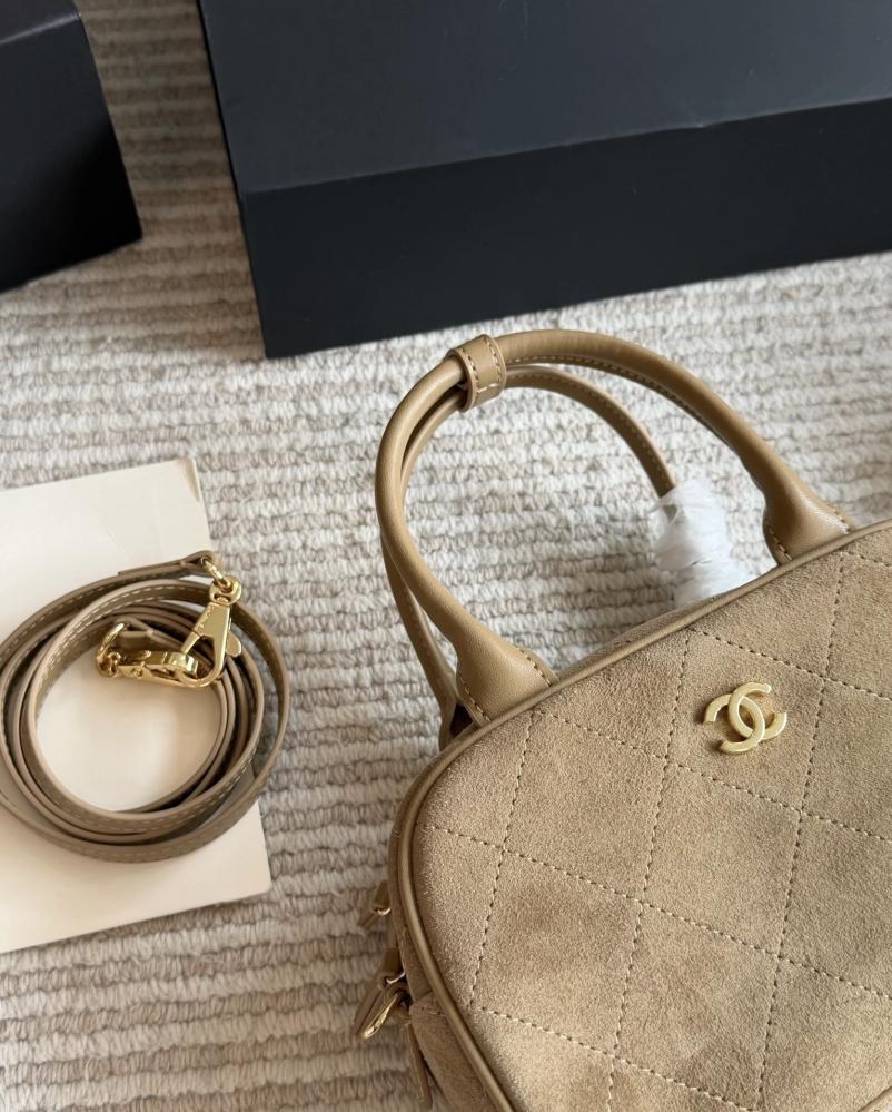 حقيبة Chanel Mini Bowling