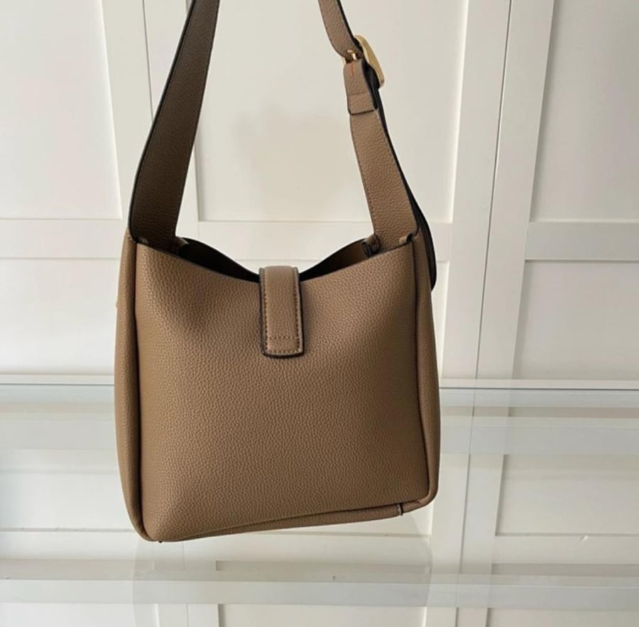حقيبة COACH Hadley Hobo