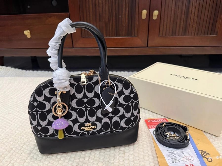 حقيبة Coach Sabrina Satchel