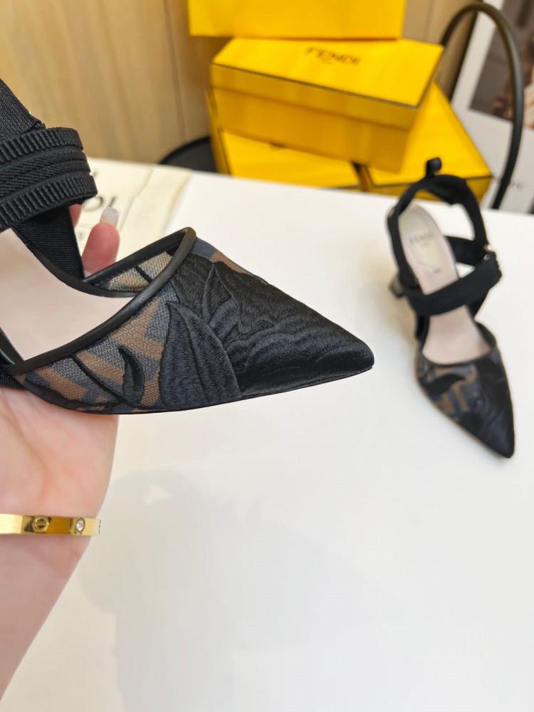 كعب Fendi Colibrì