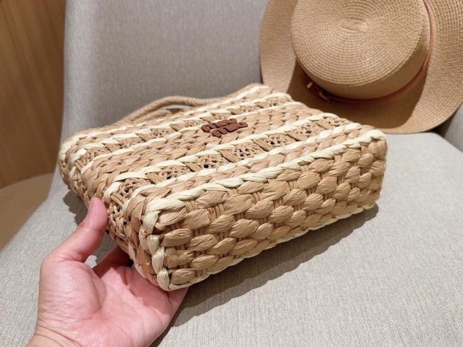 حقيبة Miu Miu Woven Tote