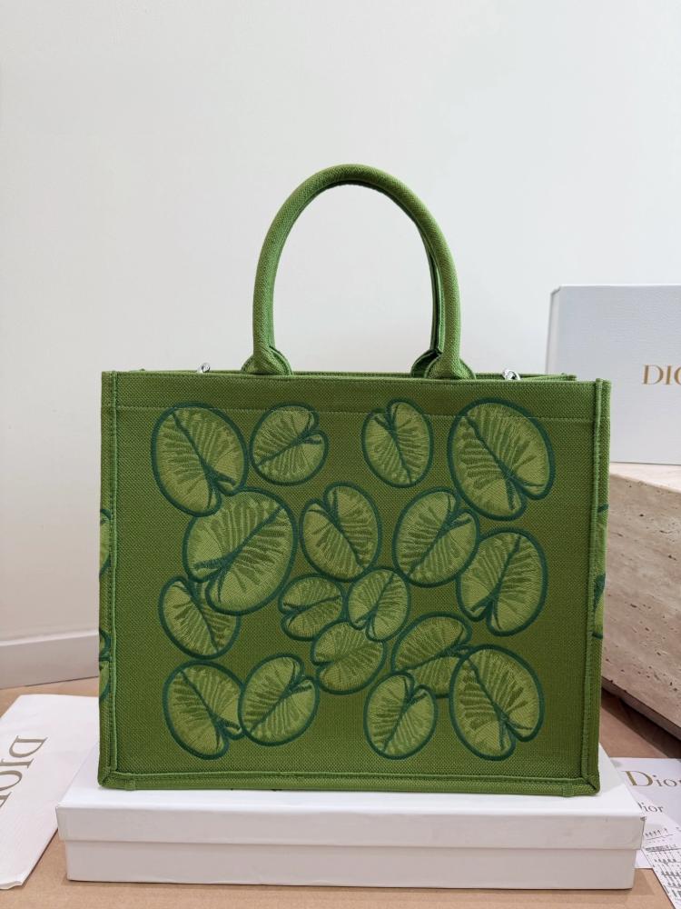 حقيبة Dior Book Tote