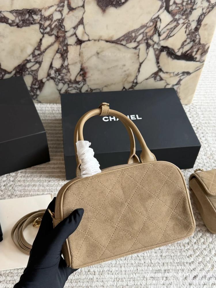 حقيبة Chanel Mini Bowling
