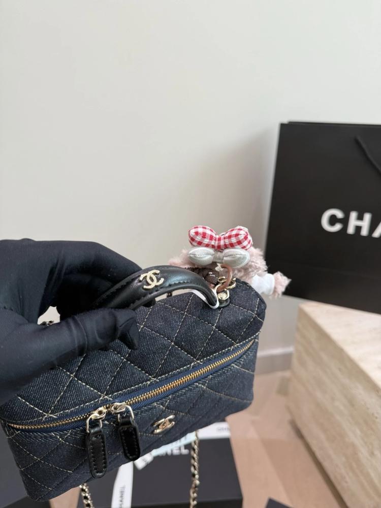 حقيبة Chanel Denim Vanity